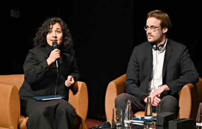 Das Foto zeigt Zoha Khaleghi und David Haag, Teilnehmende des Netzwerks 